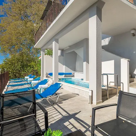Mediterranes Mit Panoramablick, Pool, Privatparkplatz, Grill * パジン