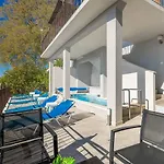 Mediterranes Mit Panoramablick, Pool, Privatparkplatz, Grill * Pazin