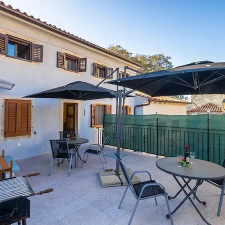 Mediterranes Mit Panoramablick, Pool, Privatparkplatz, Grill Lejlighed