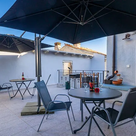 Apartment Mediterranes Mit Panoramablick, Pool, Privatparkplatz, Grill Pazin