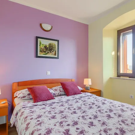 Mediterranes Mit Panoramablick, Pool, Privatparkplatz, Grill Pazin