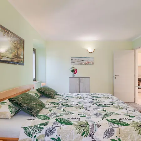 Mediterranes Mit Panoramablick, Pool, Privatparkplatz, Grill Pazin