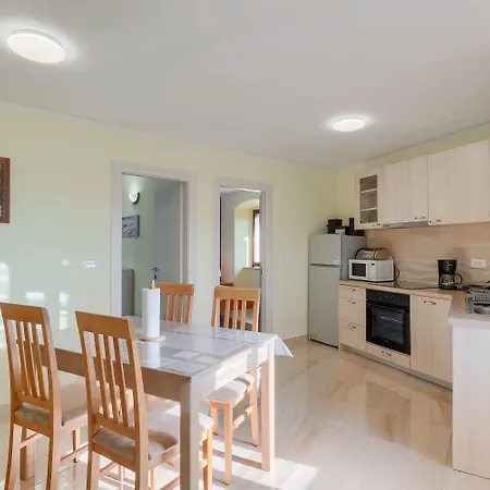 Mediterranes Mit Panoramablick, Pool, Privatparkplatz, Grill Lejlighed *