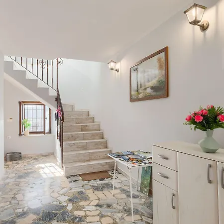 Mediterranes Mit Panoramablick, Pool, Privatparkplatz, Grill Apartment