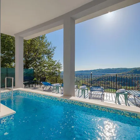 Mediterranes Mit Panoramablick, Pool, Privatparkplatz, Grill Apartment *